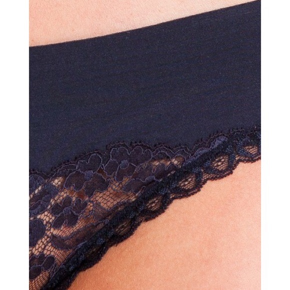 Stella McCartney ”Bella Admiring” Underwear - Picture 5 of 12